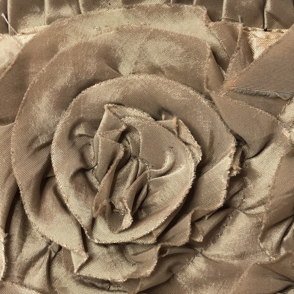 Fabric Roses Pleated Top Hand Bag - Picture 2 of 8